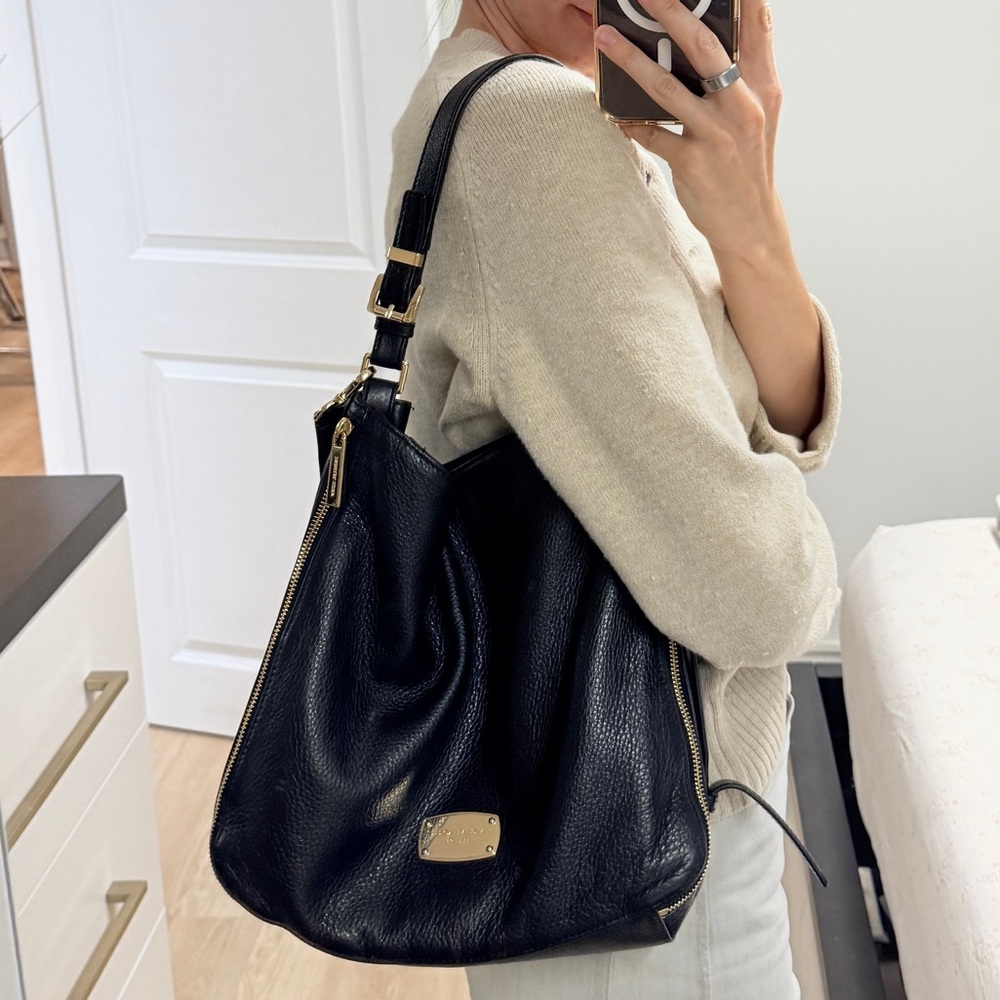 Michael Kors Black Leather Shoulder Bag - Picture 5 of 6